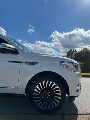 Photo of 2020 White Lincoln Navigator