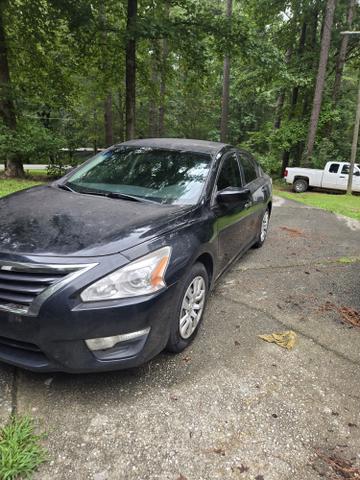 Photo of 2015 Black Nissan Altima