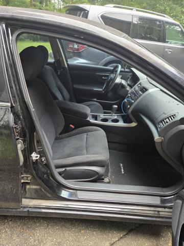 Photo of 2015 Black Nissan Altima