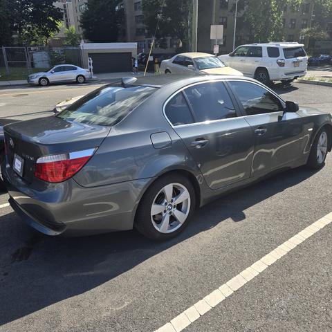 Photo of 2006 Gray BMW 525