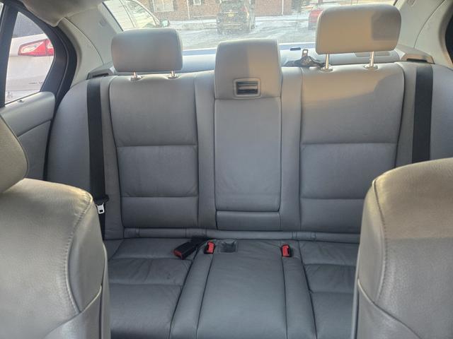 Photo of 2006 Gray BMW 525