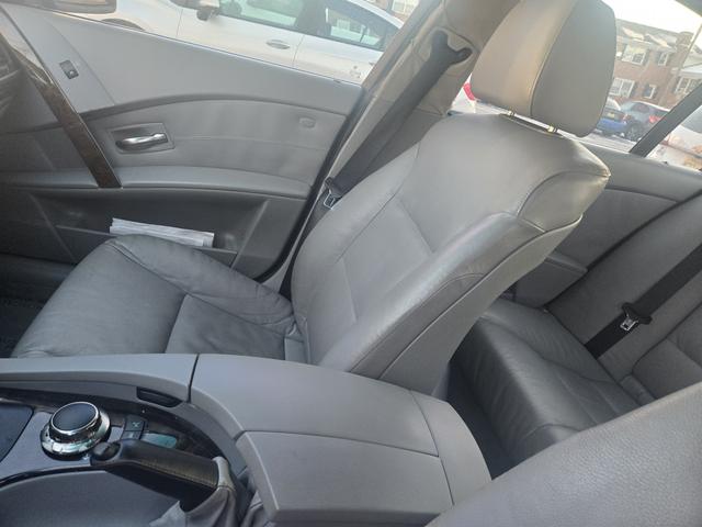 Photo of 2006 Gray BMW 525