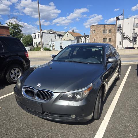 Photo of 2006 Gray BMW 525