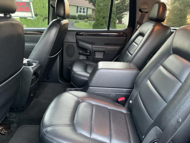 Photo of 2005 Black Ford Explorer