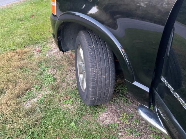 Photo of 2005 Black Ford Explorer