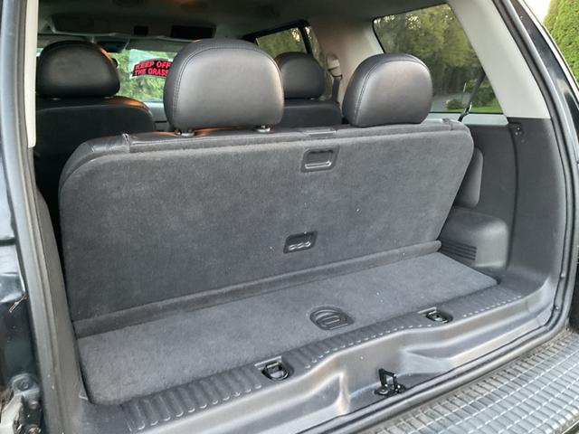 Photo of 2005 Black Ford Explorer