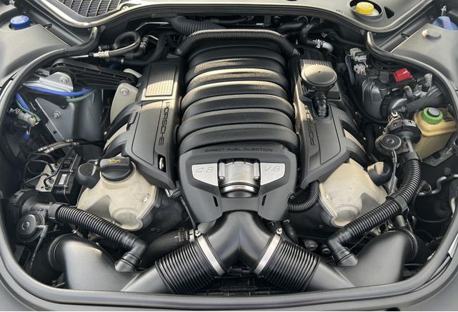 Photo of 2015 Silver Porsche Panamera