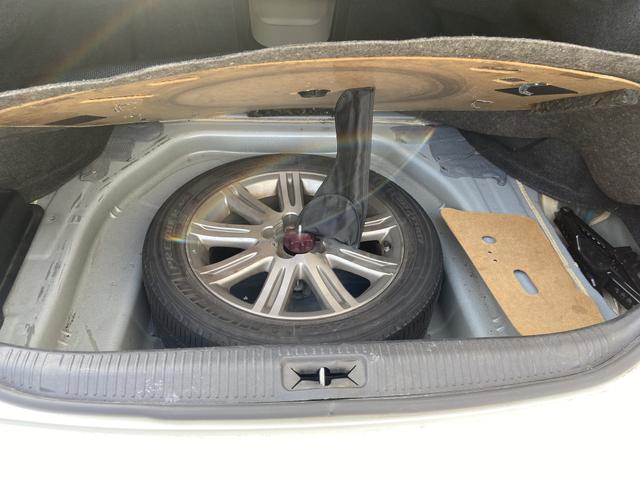 Photo of 2007 White Toyota Avalon