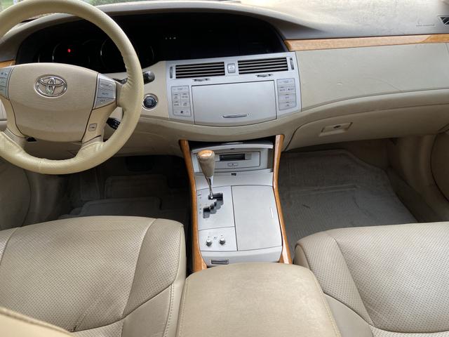 Photo of 2007 White Toyota Avalon