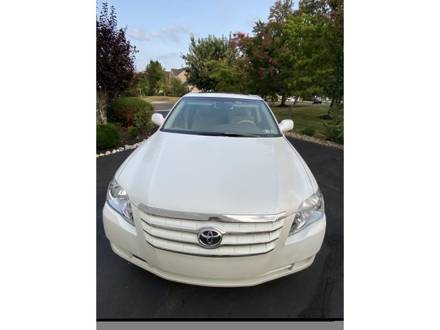 Photo of 2007 White Toyota Avalon