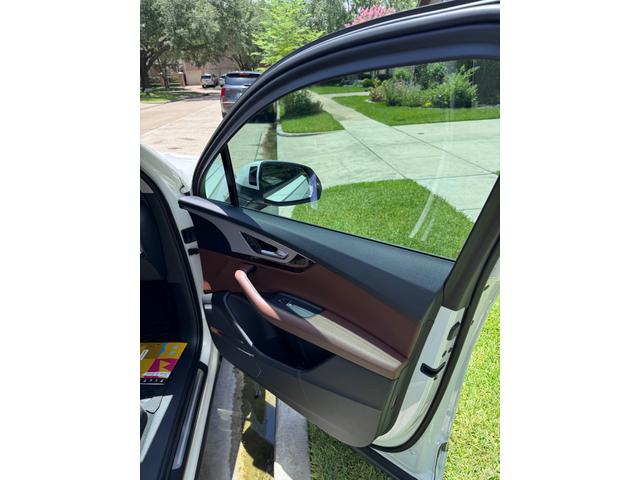 Photo of 2019 White Audi Q7