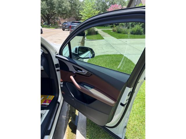Photo of 2019 White Audi Q7