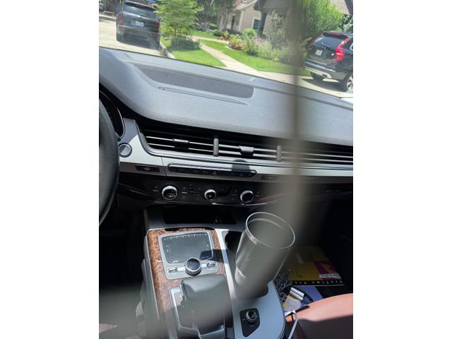 Photo of 2019 White Audi Q7