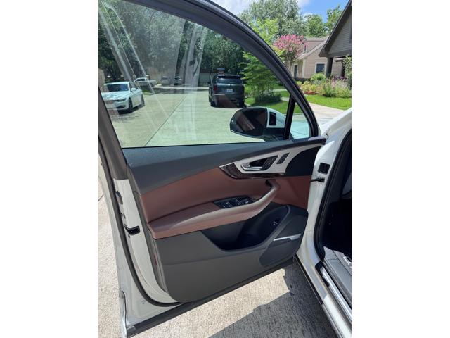 Photo of 2019 White Audi Q7