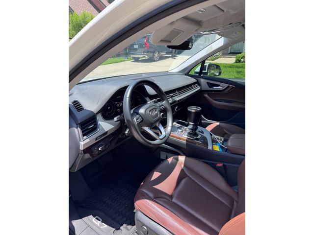 Photo of 2019 White Audi Q7