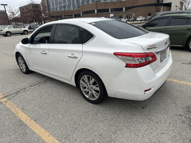 Photo of 2013 White Nissan Sentra