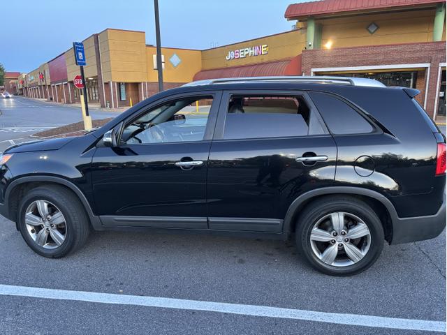 Photo of 2012 Black Kia Sorento