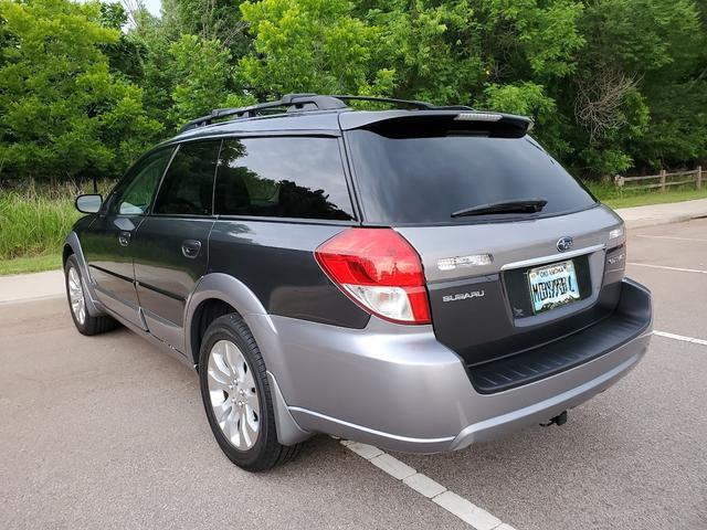Photo of 2009 Gray Subaru Outback