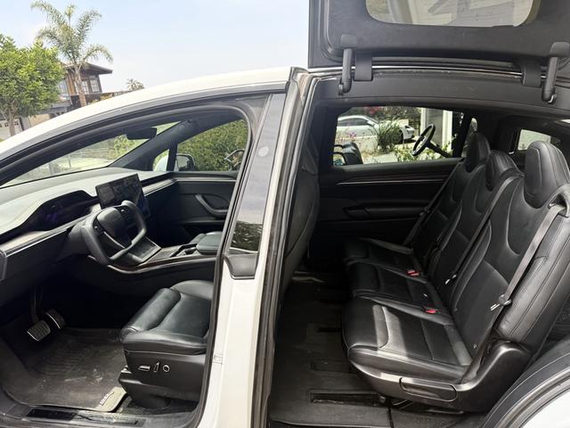 Photo of 2022 White Tesla Model X