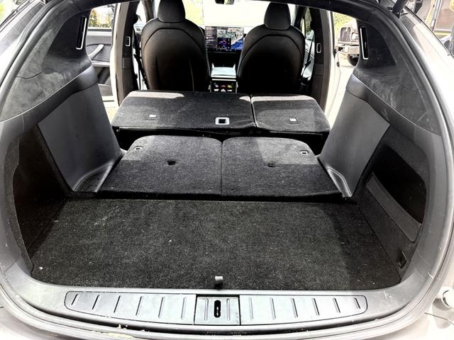 Photo of 2022 White Tesla Model X