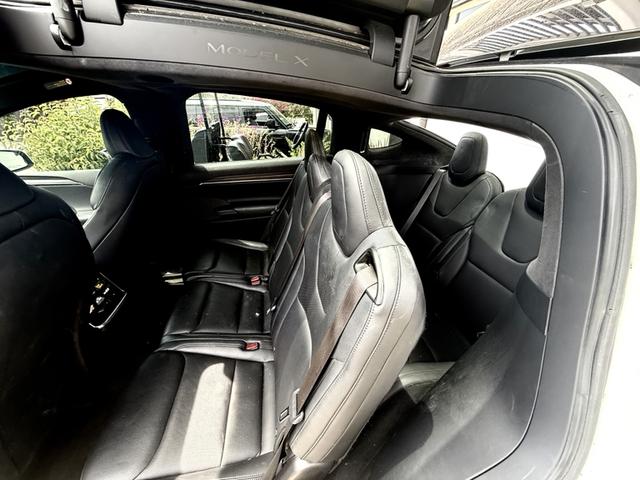 Photo of 2022 White Tesla Model X