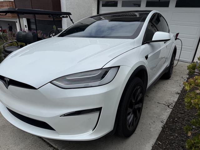 Photo of 2022 White Tesla Model X