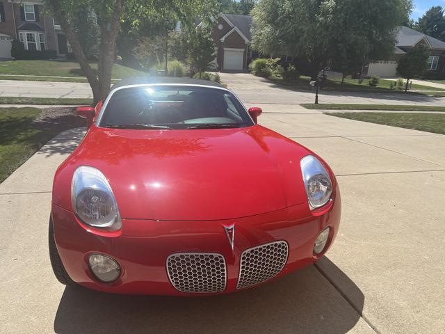 Photo of 2006 Red Pontiac Solstice