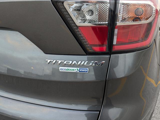 Photo of 2017 Gray Ford Escape
