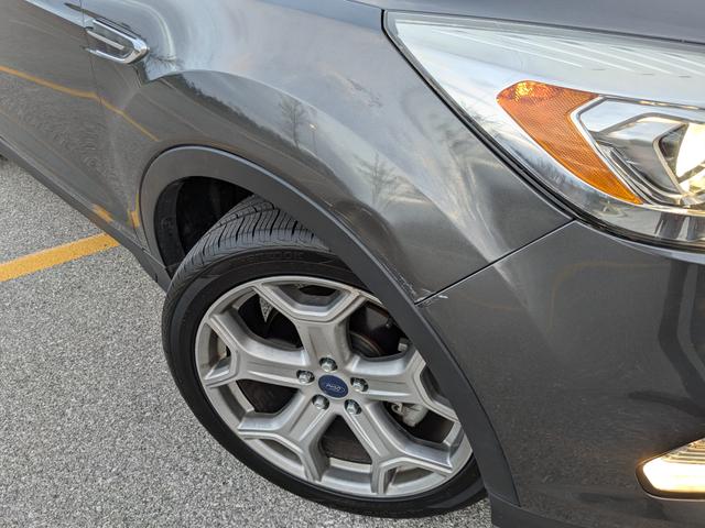 Photo of 2017 Gray Ford Escape