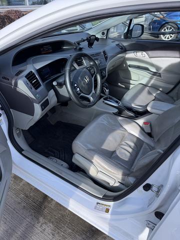Photo of 2012 White Honda Civic