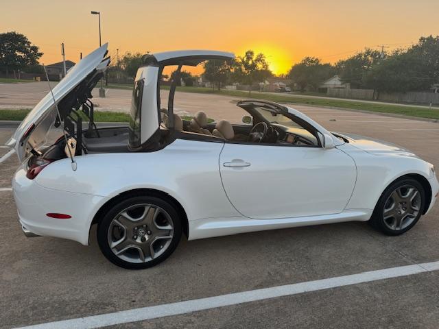 Photo of 2007 White Lexus SC 430