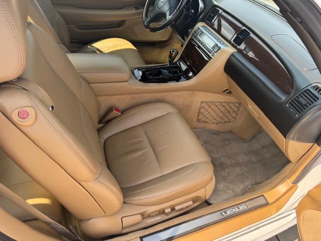 Photo of 2007 White Lexus SC 430