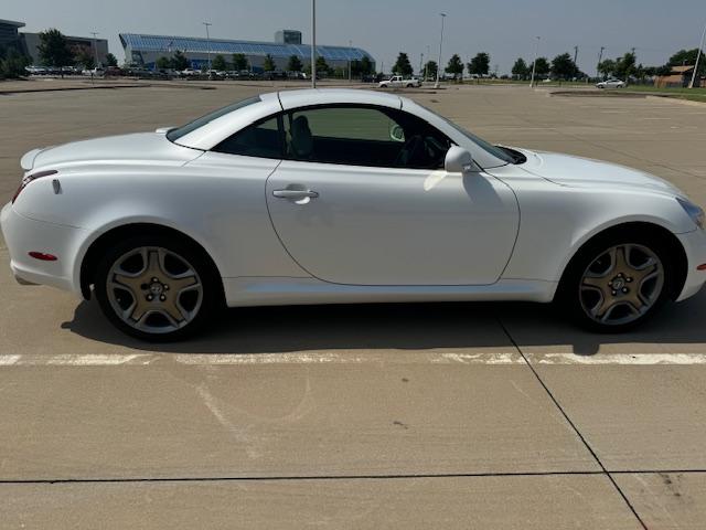 Photo of 2007 White Lexus SC 430