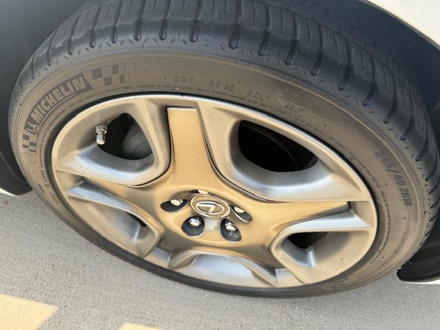 Photo of 2007 White Lexus SC 430