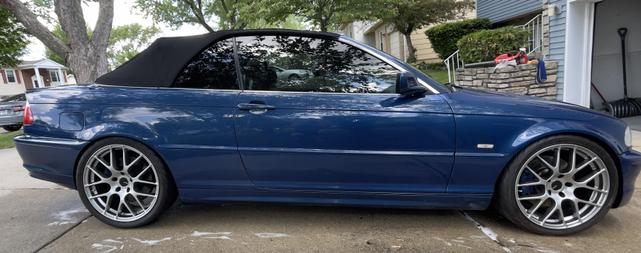 Photo of 2003 Blue BMW 330