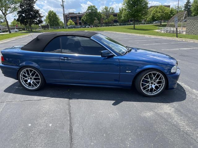 Photo of 2003 Blue BMW 330
