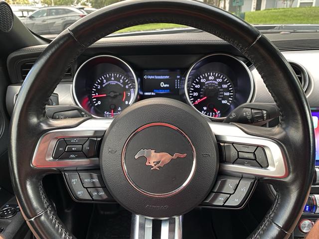 Photo of 2022 Silver Ford Mustang