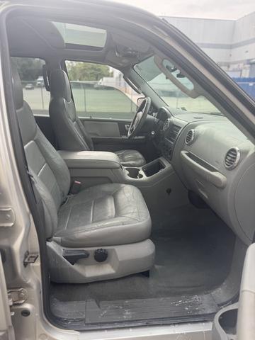 Photo of 2004 Gray Ford Expedition