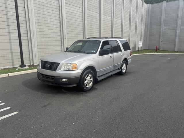 Photo of 2004 Gray Ford Expedition