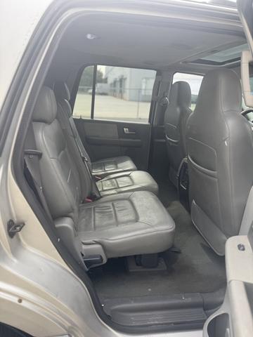 Photo of 2004 Gray Ford Expedition