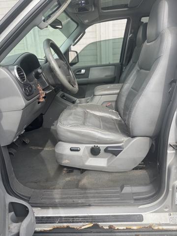 Photo of 2004 Gray Ford Expedition
