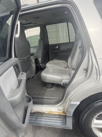 Photo of 2004 Gray Ford Expedition