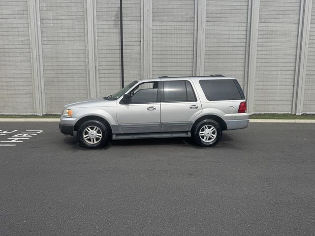 Photo of 2004 Gray Ford Expedition