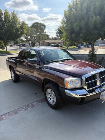 Photo of 2005 Red Dodge Dakota