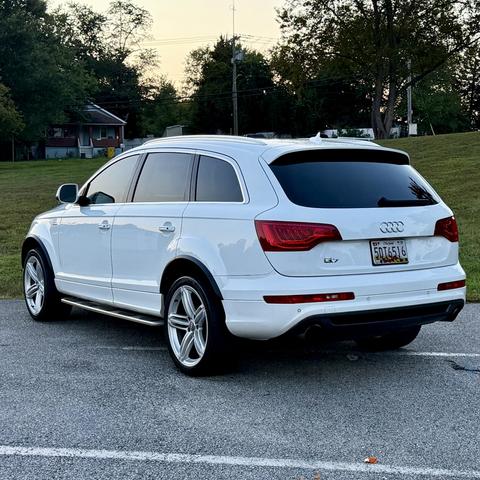 Photo of 2011 White Audi Q7