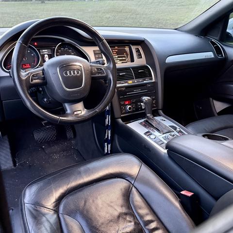 Photo of 2011 White Audi Q7