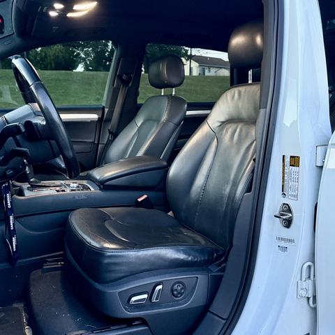 Photo of 2011 White Audi Q7