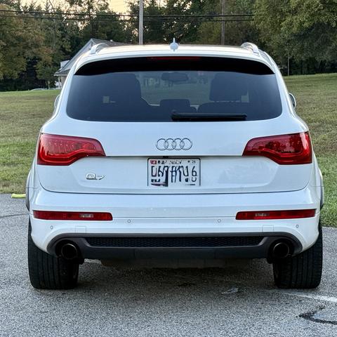 Photo of 2011 White Audi Q7