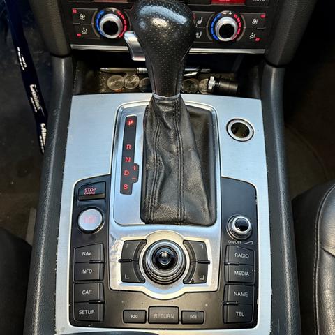 Photo of 2011 White Audi Q7