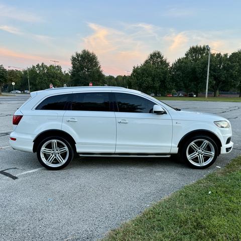 Photo of 2011 White Audi Q7